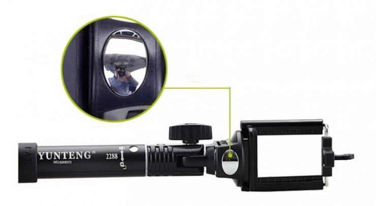 มีกระจกสะท้อนช่วยให้ง่ายต่อการถ่ายรูป หากใช้ร่วมกับกล้อง DSLR หรือ Action Camera ที่ไม่มีจอด้านหน้า