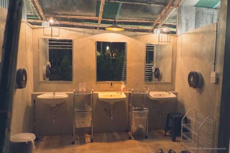 ที่ล้างหน้า ในห้องอาบน้ำ CAMP Chiang Mai