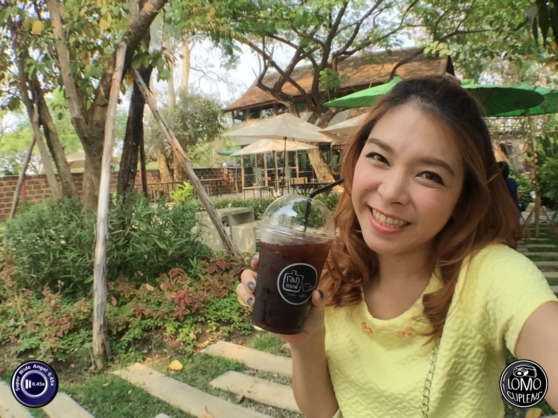 เมากาแฟ วันชิลๆ  ประเภทเลนส์ Super Wide Angle 0.45x  อุปกรณ์ที่ใช้ถ่ายรูป Apple  รีวิวโดย Minnie