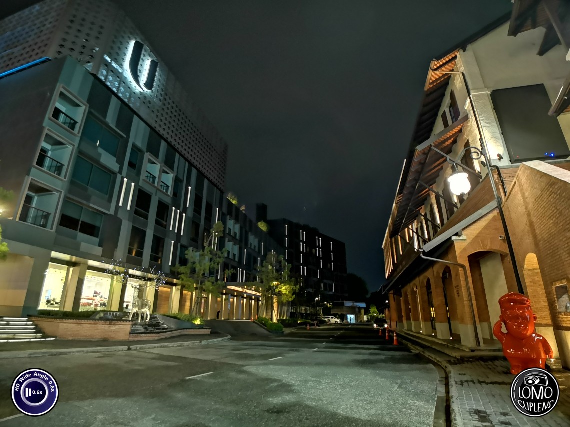 one nimman  ประเภทเลนส์ Wide Angle 0.6x HD  อุปกรณ์ที่ใช้ถ่ายรูป Huawei >> P20 Pro  รีวิวโดย SetUp