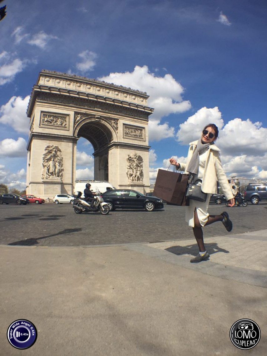 Arc De Triomphe, Champs Elysees, Paris, France  ประเภทเลนส์ Super Wide Angle 0.45x  อุปกรณ์ที่ใช้ถ่ายรูป Apple >> iPhone 6  รีวิวโดย Anunya Leelavijarn