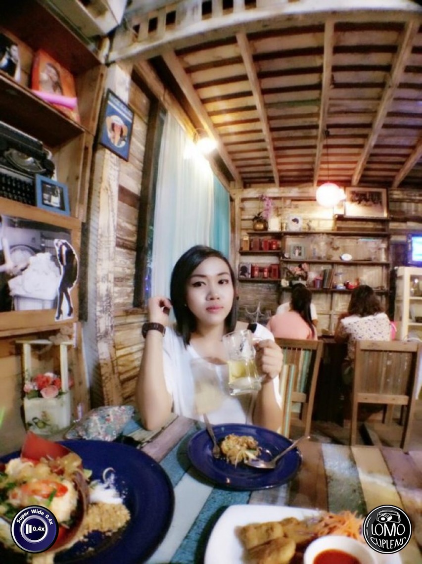 ขอบคุณรีวิวสวยๆ จากคุณ MayBerry Talkaholic  ประเภทเลนส์ Super Wide 0.4x