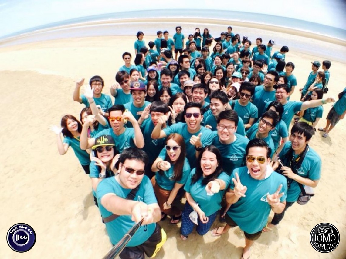 ถ่ายทีเดียวได้ทั้งหมู่คณะ By Nuttanun Chojarearn  ประเภทเลนส์ Super Wide 0.4x