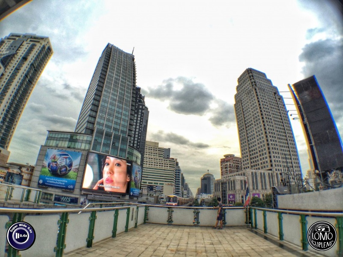 Dramatic BTS Asok  ประเภทเลนส์ Super Wide 0.4x