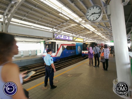 ไปทำงานกันครับ  ประเภทเลนส์ Wide Angle 0.6x HD  อุปกรณ์ที่ใช้ถ่ายรูป Huawei >> P10  รีวิวโดย SetUp