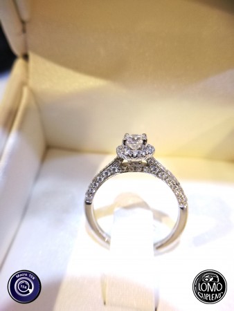 ใช้เลนส์มาโคร 15x ในรุ่น LM-038 ถ่ายงาน Jewelry สวยๆครับ  ประเภทเลนส์ Macro Scope 15x  อุปกรณ์ที่ใช้ถ่ายรูป Huawei >> P10  รีวิวโดย SetUp