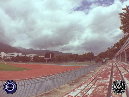 เกาะขอบสนามฟุตบอล มช  ประเภทเลนส์ Super Wide Angle 0.45x  อุปกรณ์ที่ใช้ถ่ายรูป Apple  รีวิวโดย SetUp