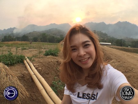 ไม่ว่าจะถ่ายเซลฟี่ด้วยโทรศัพท์มือถือรุ่นไหน ก็ถ่ายได้สวยกว่ากล้องมือถือในมือท่านแน่นอนค่ะ  ประเภทเลนส์ Super Wide Angle 0.45x  อุปกรณ์ที่ใช้ถ่ายรูป Apple >> iPhone 5s  รีวิวโดย Minlada