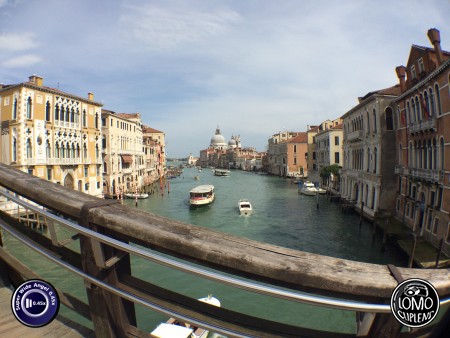 เลนส์เดียวเที่ยวทั่วโลก  ประเภทเลนส์ Super Wide Angle 0.45x  อุปกรณ์ที่ใช้ถ่ายรูป Apple >> iPhone 5s  รีวิวโดย Papigar