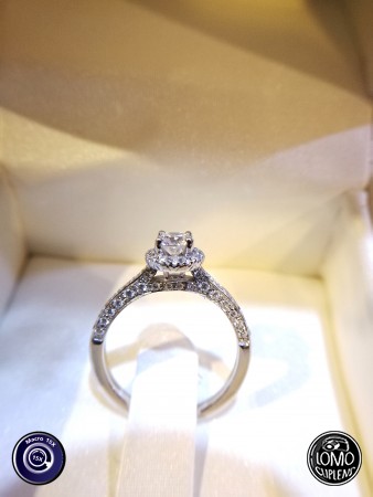 ใช้เลนส์มาโคร 15x ของรุ่น LM-025 ถ่ายภาพเครื่องประดับชิ้นเล็กๆแบบนี้ได้สวยมากขึ้นครับ  ประเภทเลนส์ Macro Scope 15x  อุปกรณ์ที่ใช้ถ่ายรูป Huawei >> P10  รีวิวโดย SetUp