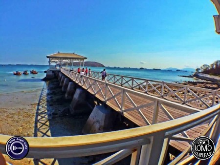 ชอบมากเลยครับ ถ่ายวิวกว้างกว่ากล้องปกติเยอะเลยครับ ชอบครับโดนใจมาก  ประเภทเลนส์ Super Wide Angle 0.45x  อุปกรณ์ที่ใช้ถ่ายรูป Apple >> iPhone 5s  รีวิวโดย Art Tanawat