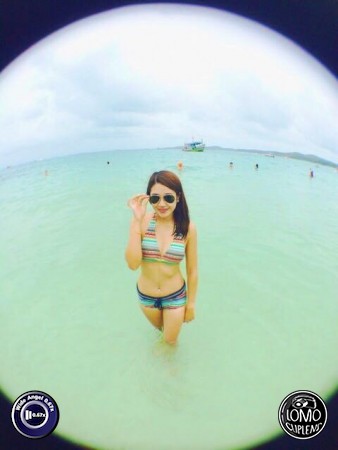 ทะเลใสๆ กับคนสวยๆ ขอบคุณรีวิวจากคุณ Bongkot  ประเภทเลนส์ Wide Angle 0.67x
