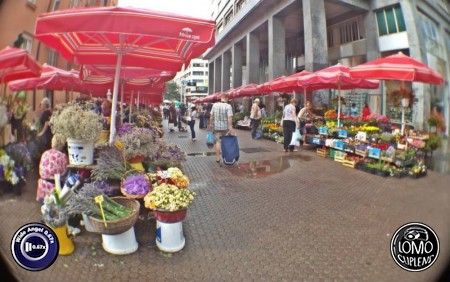 The beautiful market in Zagreb Croatia. ตลาดในเมืองซาเกร็บ เมืองหลวงของ โครเอเชียค่ะ สดใสมากเลย ขอบคุณรีวิวสวยๆส่ง  ประเภทเลนส์ Wide Angle 0.67x