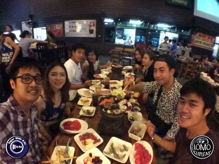 Family Time เพียงใช้ Super Wide 0.4x ก็เก็บภาพสวยๆได้ครบทุกคนเลยครับ  ประเภทเลนส์ Super Wide 0.4x