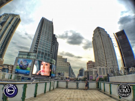 Dramatic BTS Asok  ประเภทเลนส์ Super Wide 0.4x
