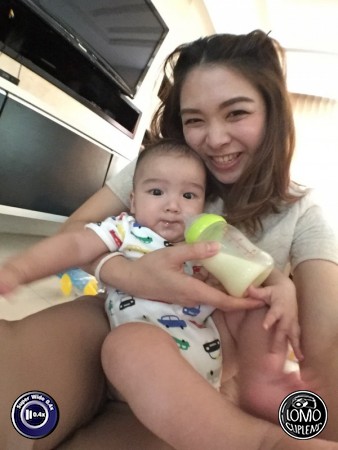 เซลฟี่กะเบบี๋สบายๆ ปล.การเลี้ยงเด็กทำให้หัวฟู  ประเภทเลนส์ Super Wide 0.4x